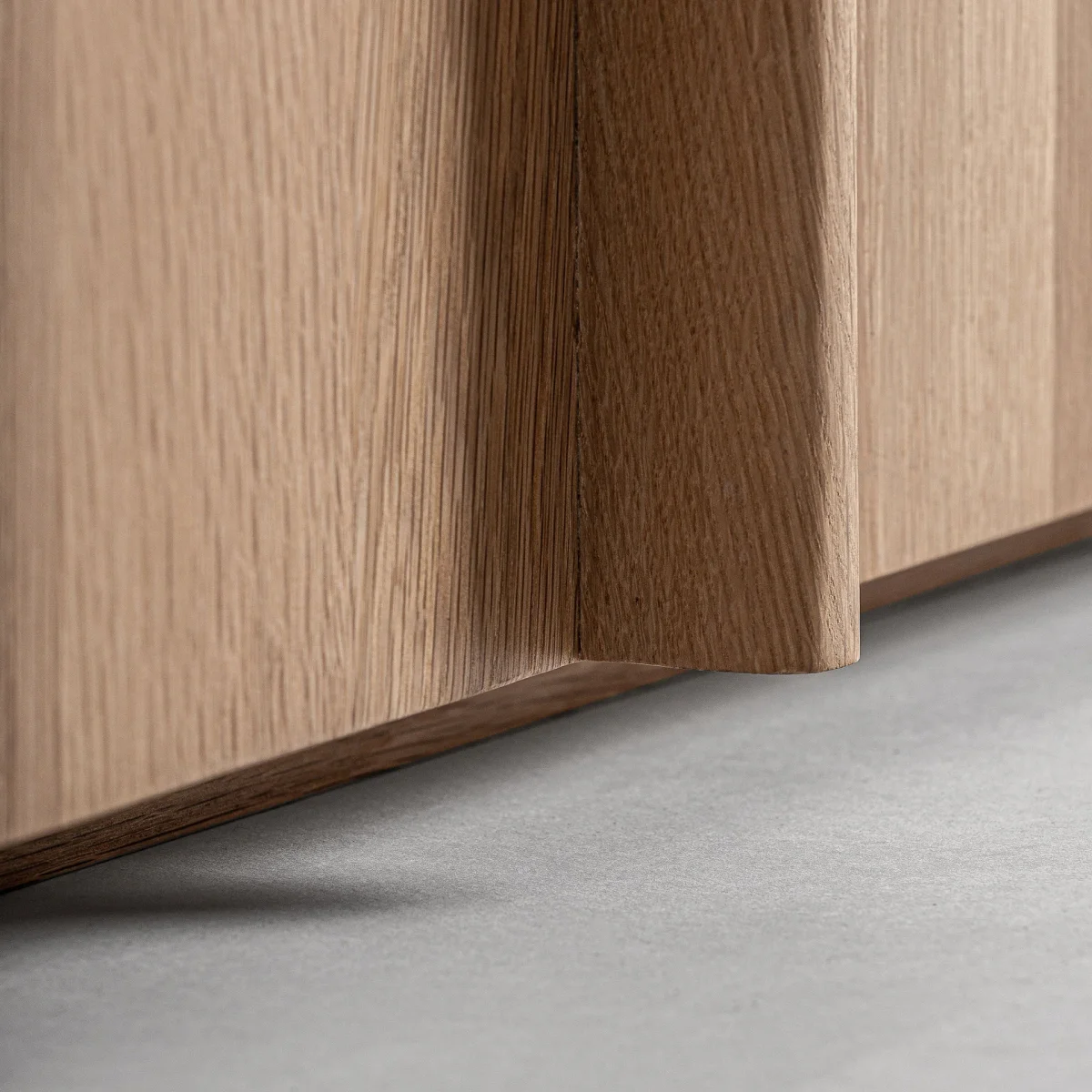 Aparador Nara en madera de roble marrón claro – Estilo Contemporáneo - Imagen 6